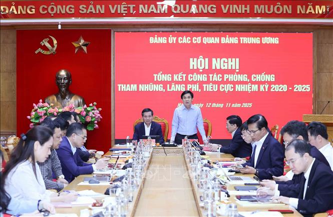 Giữ nghiêm kỷ luật, tạo cơ sở chính trị, pháp lý cho công tác phòng, chống tham nhũng, lãng phí, tiêu cực